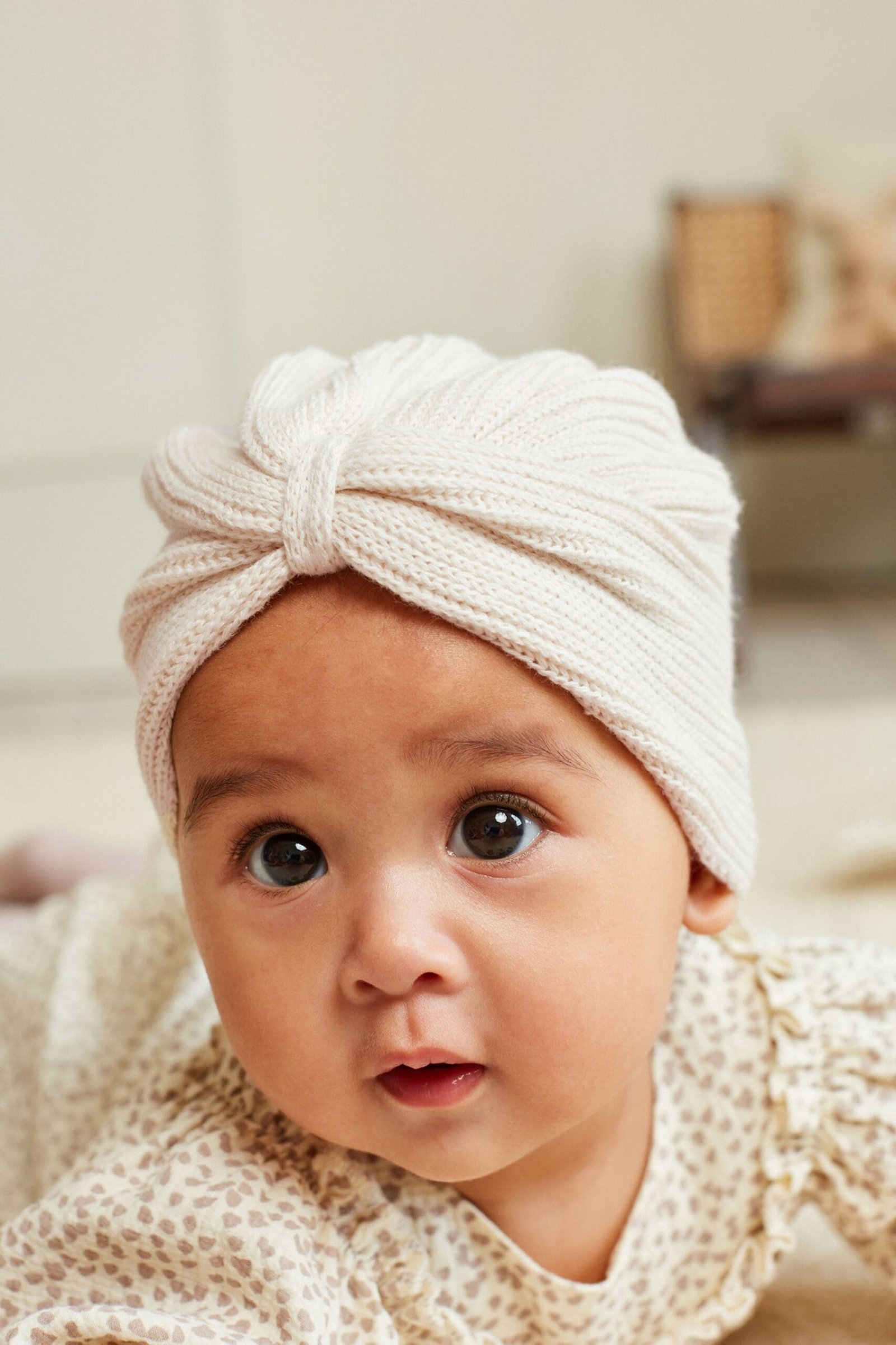 102058s4 Next - Cream Baby Knitted Turban Hat - Image 1